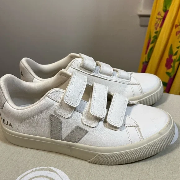 Veja Recife Logo Sneaker - Picture 5 of 13